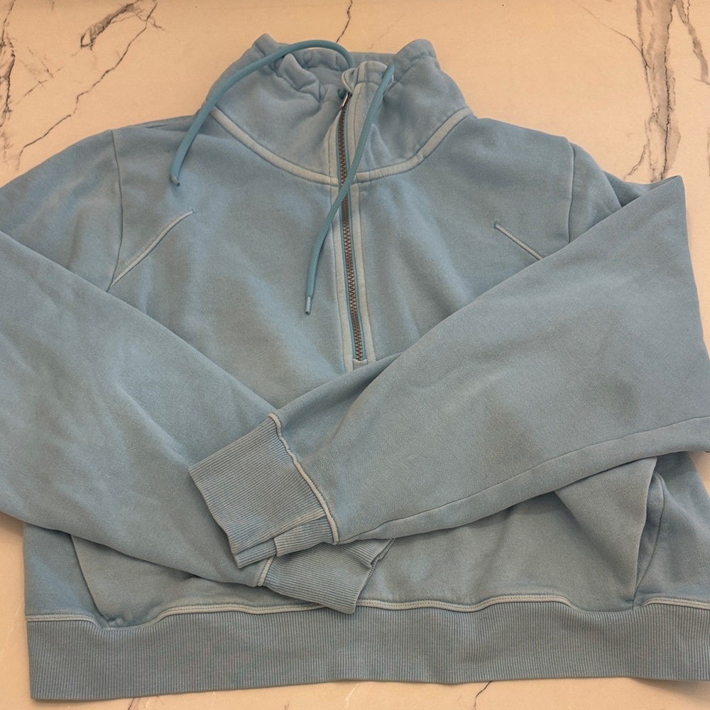 Old Navy Women's Light Blue Zip Up Sweater